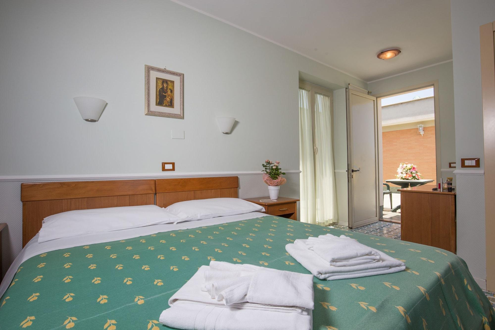 Hotel Casa Tra Noi Рим Екстериор снимка