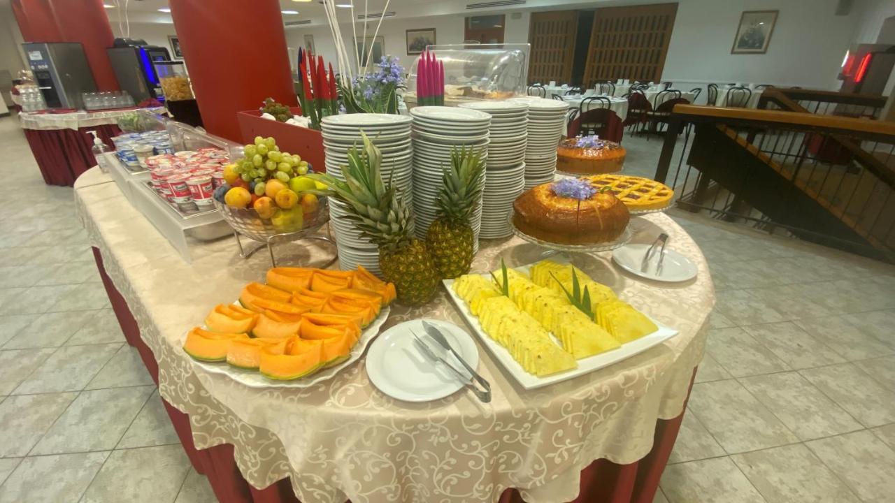 Hotel Casa Tra Noi Рим Екстериор снимка