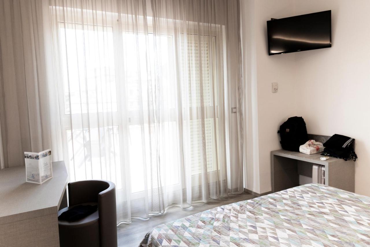 Hotel Casa Tra Noi Рим Екстериор снимка