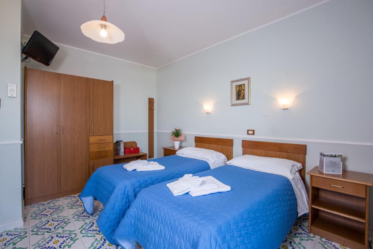 Hotel Casa Tra Noi Рим Екстериор снимка