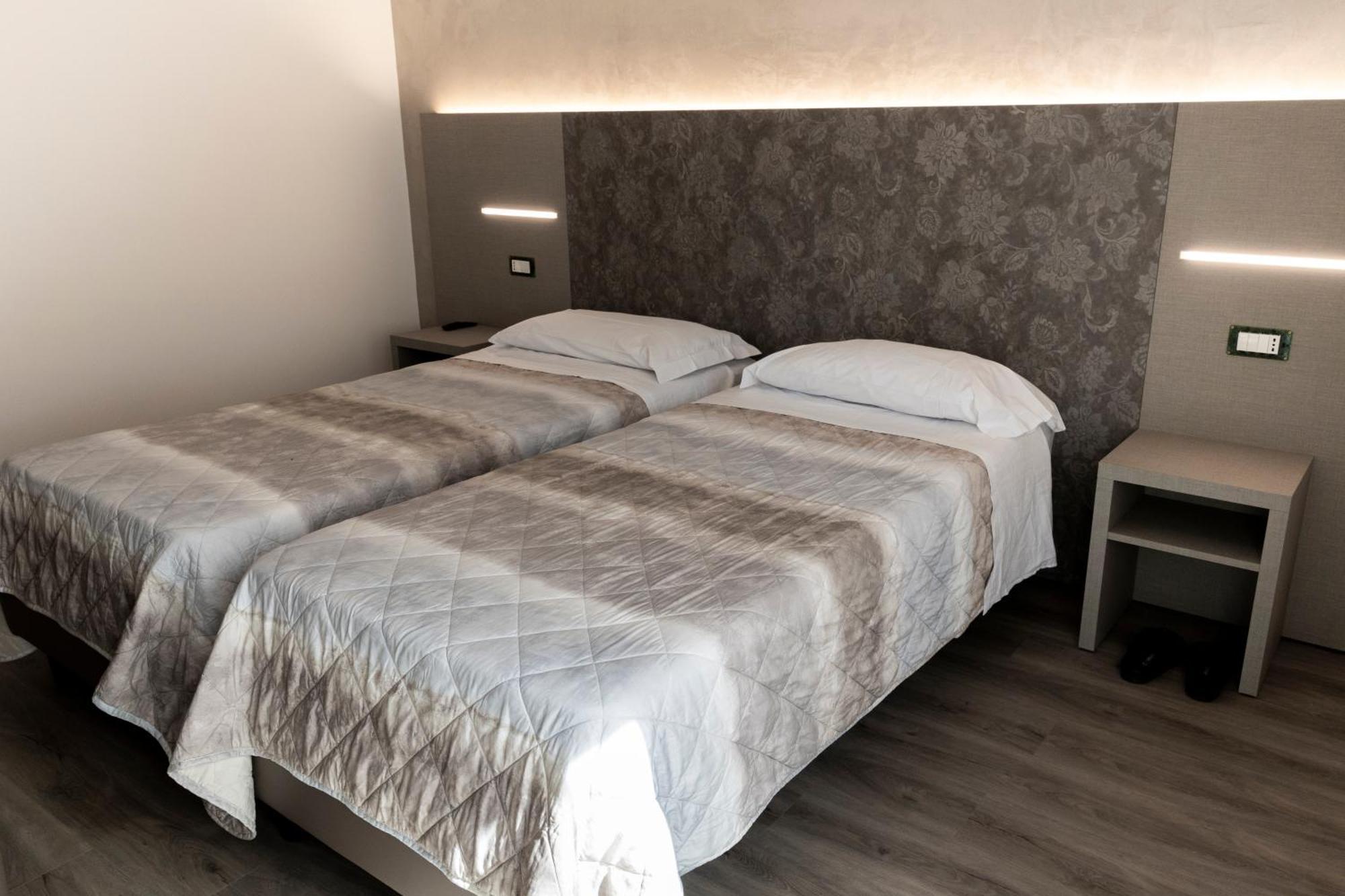 Hotel Casa Tra Noi Рим Екстериор снимка