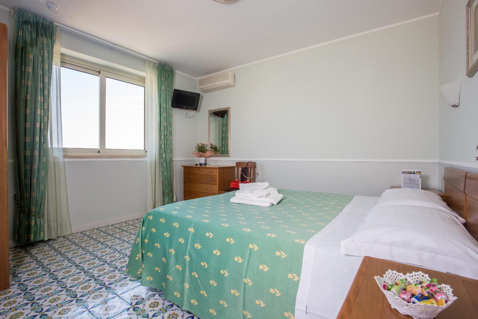 Hotel Casa Tra Noi Рим Екстериор снимка