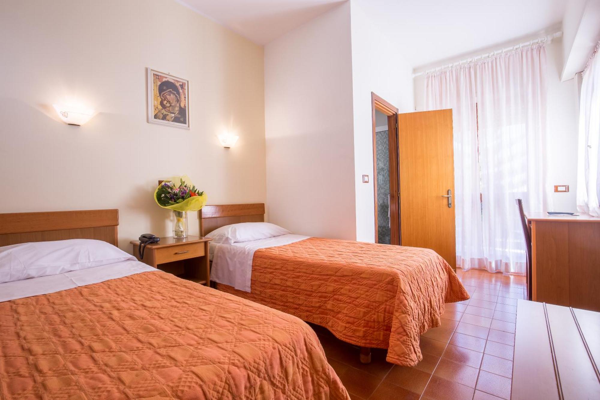 Hotel Casa Tra Noi Рим Екстериор снимка