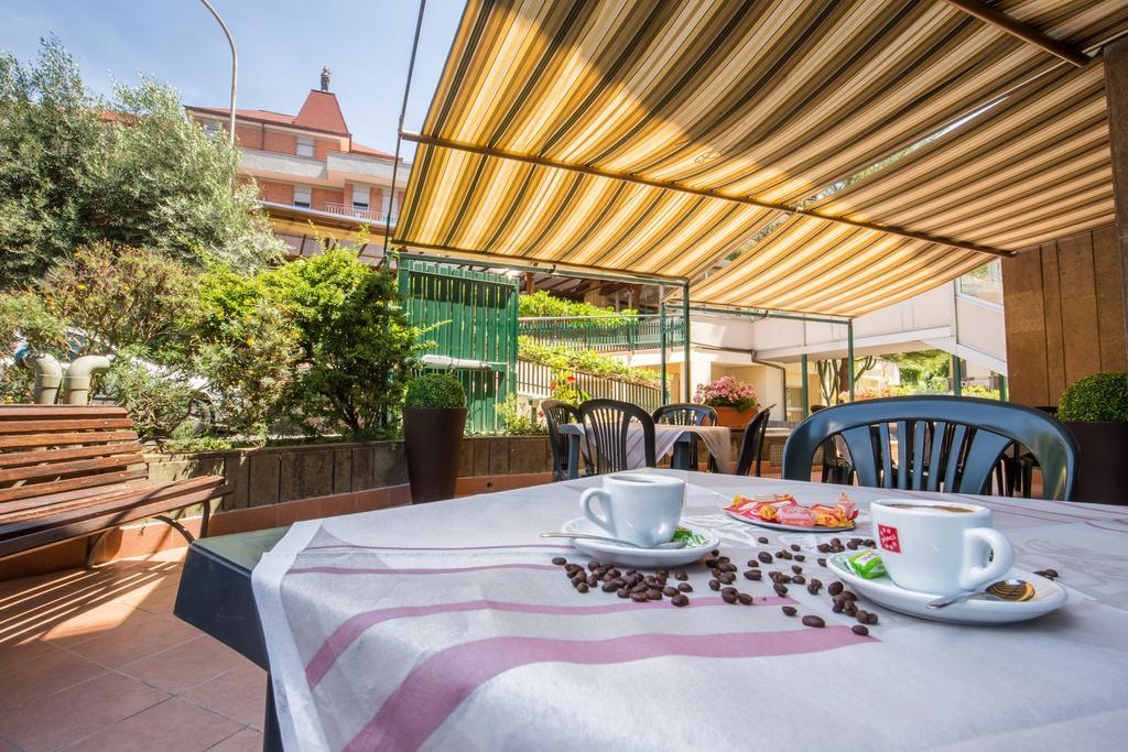 Hotel Casa Tra Noi Рим Екстериор снимка