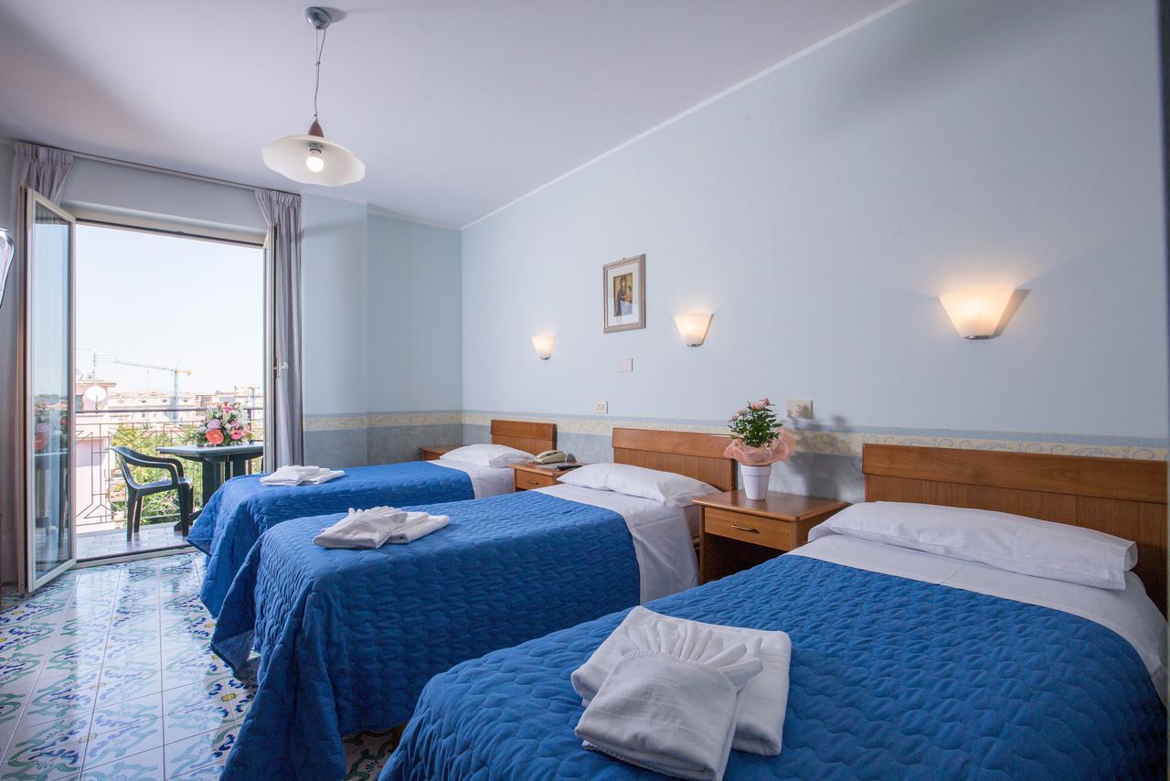 Hotel Casa Tra Noi Рим Екстериор снимка