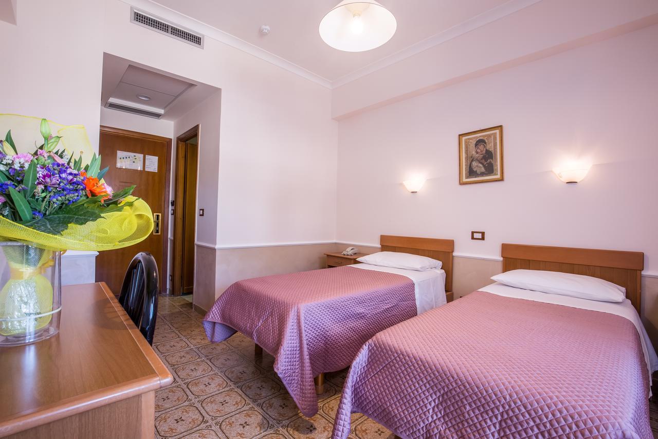 Hotel Casa Tra Noi Рим Екстериор снимка